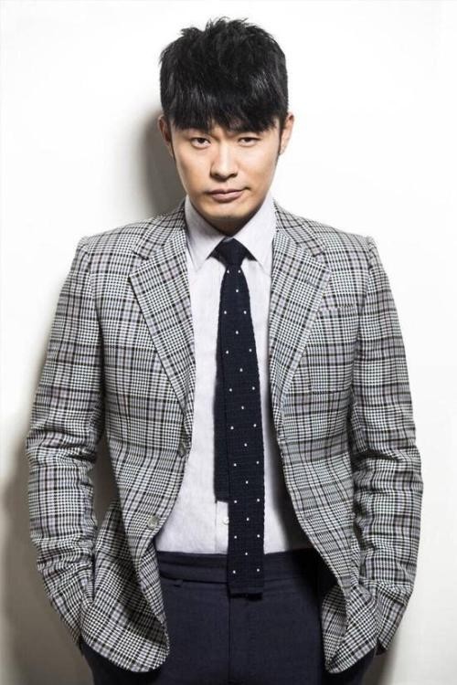陈赫奥地利维也纳录制综艺节目：街头偶然发现贴有“陈赫”名牌橱窗