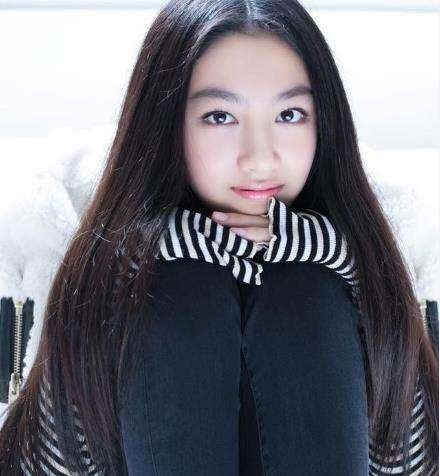 任达华女儿任晴佳：为AB经纪人公司拍摄写真！腿真的是长到没天理