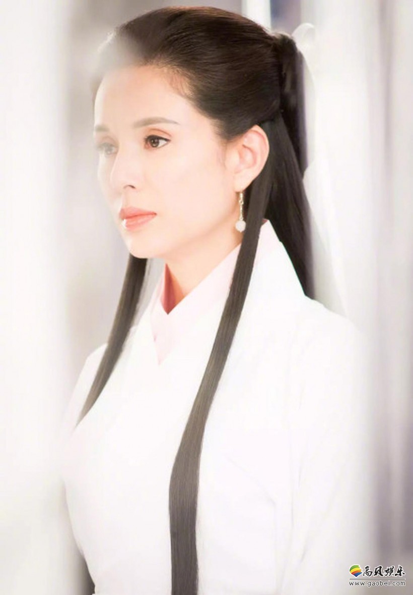 李若彤再次扮演小龙女照片：白衣仙气十足，清新灵动，依旧很美丽