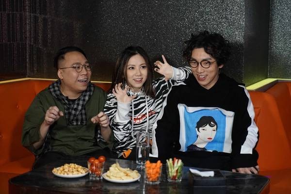 《卡拉O棋》邓紫棋邀请香港组合农夫(陆永、C君)担任嘉宾接受挑战