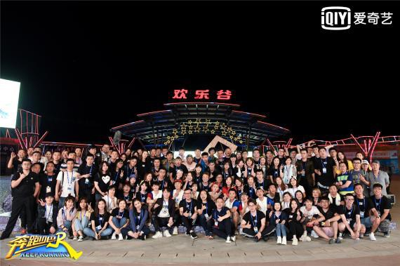 《奔跑吧》迎来第二季收官之战：上演了“欢笑与感动交织”的奔跑故事
