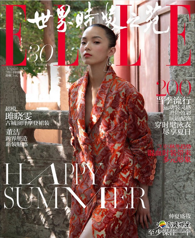 超模雎晓雯再登《ELLE》封面曝光时尚大片：穿梭在十三朝古都街头巷陌