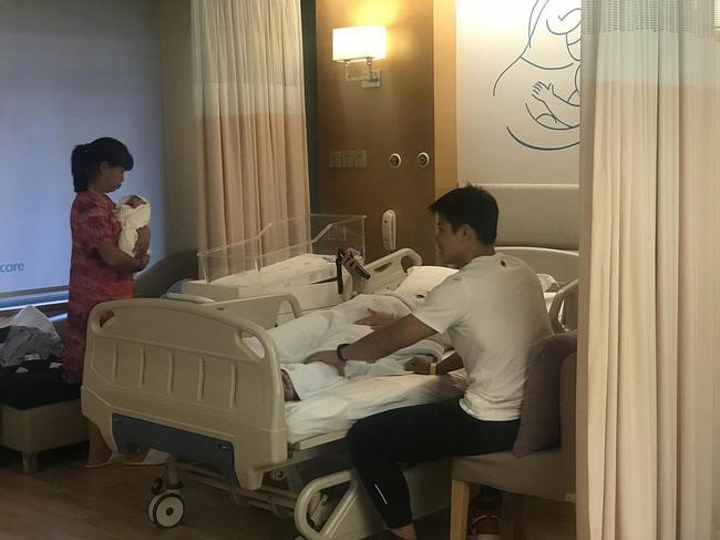 “中国飞人”苏炳添与妻子林艳芳的儿子出生：苏炳添正式升级当爸爸了
