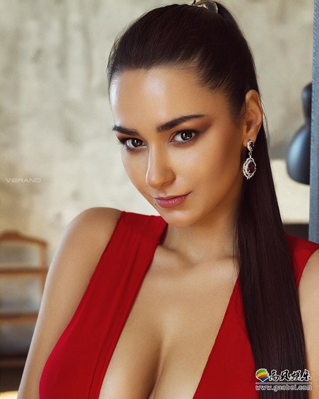 俄国正妹模特演员helga lovekaty!面容骄傲加上狂野身材,让人欲罢不能