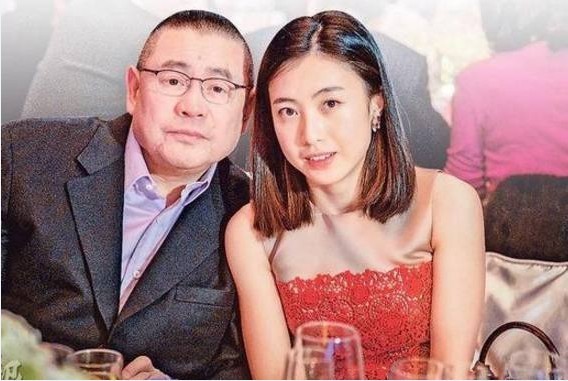 据台湾媒体报道:66岁香港富商刘銮雄和妻子再迎第三胎女儿出生