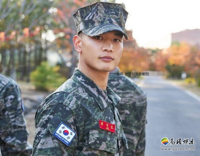 韩国兵务厅军人杂志公开shinee珉豪服兵役模样,帅到就像在拍写真大片