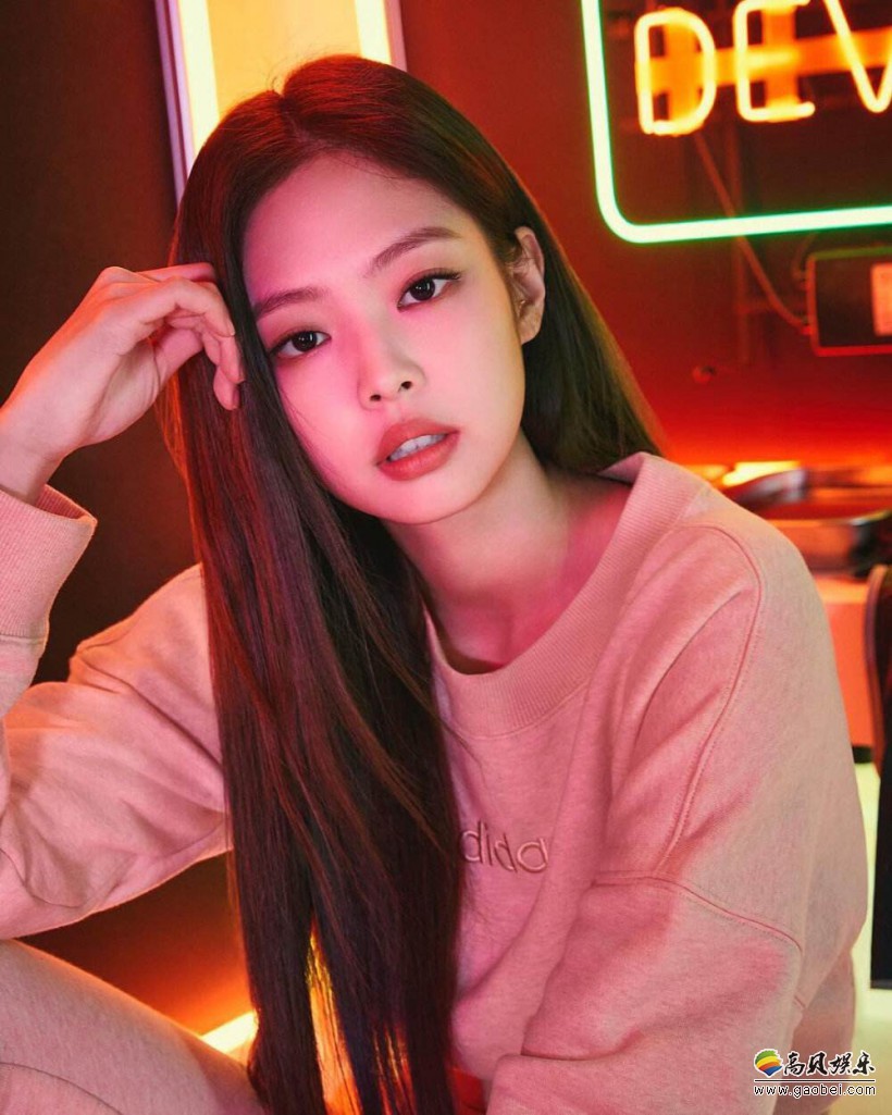 blackpink女团成员jennie发布lisa为她拍摄照片