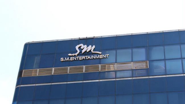 最近不少网民狠狠DISS SM娱乐旗下三名员工，要求SM娱乐为爱豆们换人