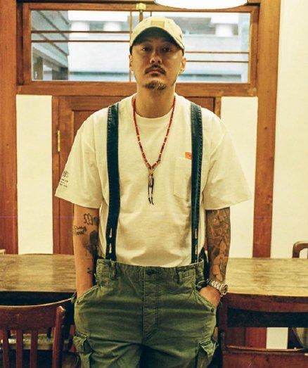 网友发现余文乐自制品牌服装印有疑似涉嫌港独手势，余文乐微博发文回应