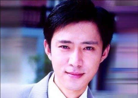 《情深深雨濛濛》饰演“尔豪”演员高鑫，微博晒出口罩厂义工做口罩照片