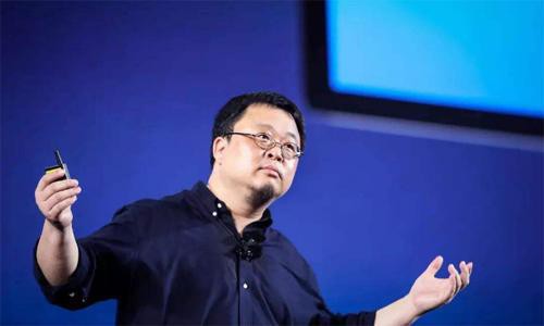 锤子科技CEO罗永浩在与网友互动时透露“过些天就会开始定期直播活动” 锤子科技CEO罗永浩在与网友互动时透露“过些天就会开始定期直播活动”