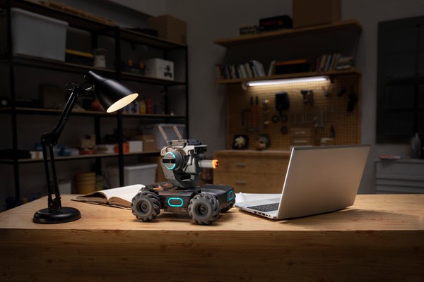 据大疆创新官微消息，DJI大疆将举行教育RoboMaster EP新品线上发布会