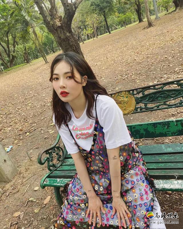 泫雅微博晒出手写祝福为中国加油“我们一起加油！武汉加油！中国加油”