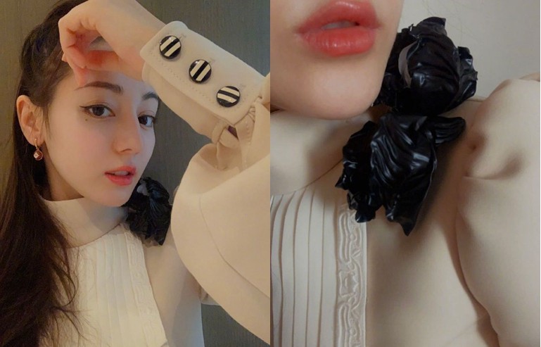 迪丽热巴微博晒出一组自拍照，照片中迪丽热巴妆容精致，蜜唇嘟嘟超粉嫩