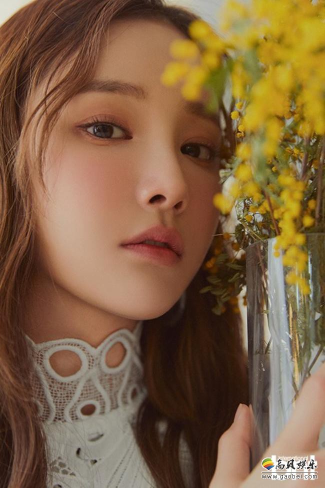 MOMOLAND原成员YEONWOO拍摄写真，出众容貌和身材吸引粉丝目光