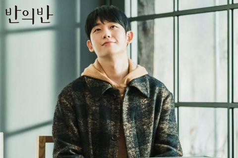 tvN新剧《一半的一半》公布男主演丁海寅新海报！该剧将于3月23日开播