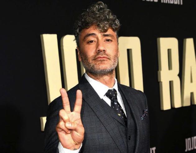 据外媒报道，塔伊加·维迪提将为Netflix制作《查理和巧克力工厂》动画剧集