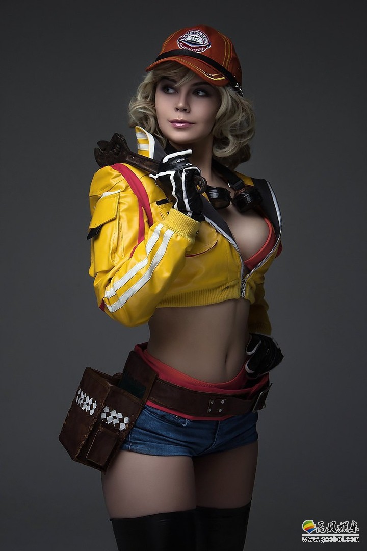 俄罗斯辣妹COSER《最终幻想15》希德妮·奥拉姆COS“老司机＋修车妹”