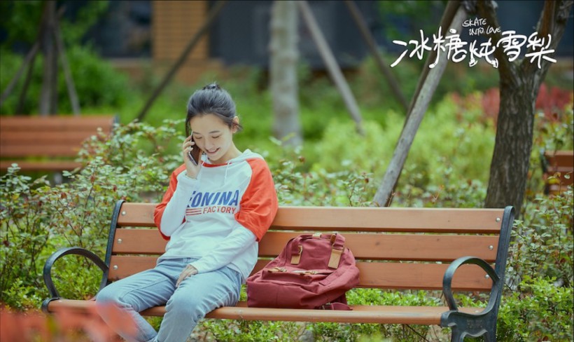 《冰糖炖雪梨》大放福利，曝光“青青岁月”版剧照！九位主演们逐一亮相