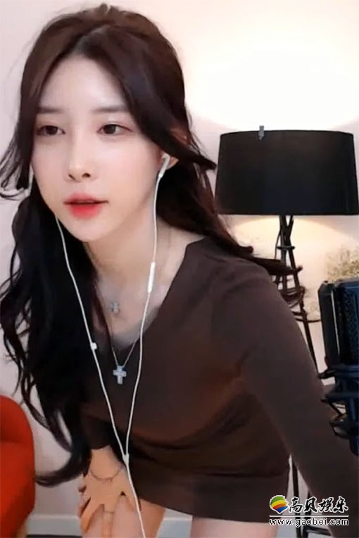 女主播 饭拍秀 [ID92233版本]【50合集 3.20 GB】