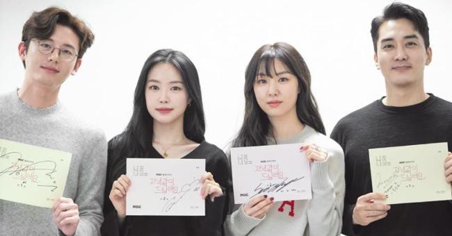 全新月火剧《一起吃晚餐吗》公开台词排练现场照！主演聚集一起难得同框