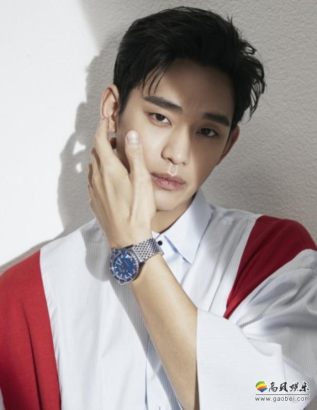 韩国艺人金秀贤近日成为某手表品牌新形象代言人，拍摄该品牌最新宣传照