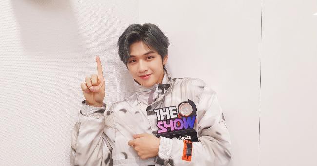 在创下今年个人歌手的最高首周销量纪录后，姜丹尼尔也开始征服音乐节目