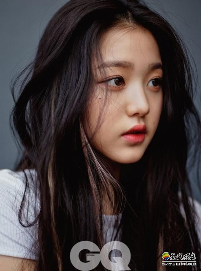 韩国女团IZ*ONE张员瑛最新写真！展现舞台上截然不同“邻家女孩”魅力