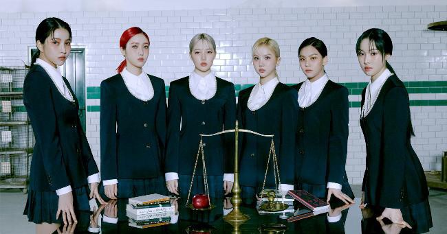 GFRIEND「回」系列作第二张专辑预告照曝光！呈现与校园风截然不同氛围