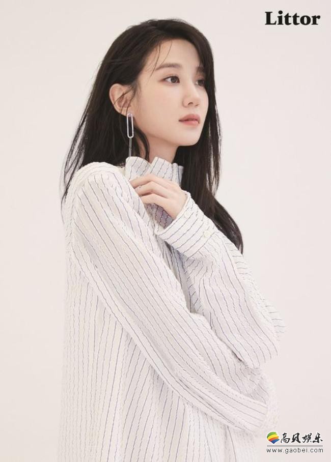 朴恩彬为某杂志最新一期拍摄写真，居家休闲恬静风格被她拿捏的极为到位