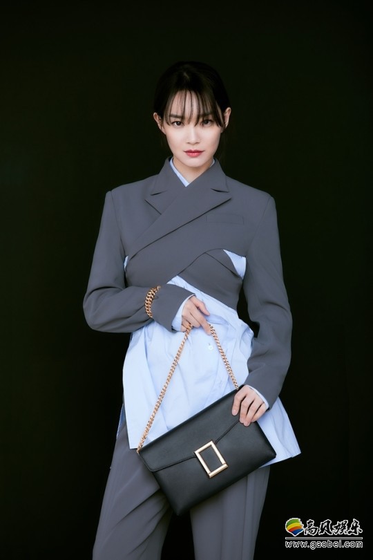 申敏儿为代言品牌拍摄一组最新宣传照！其主演电影《Diva》将于九月上映