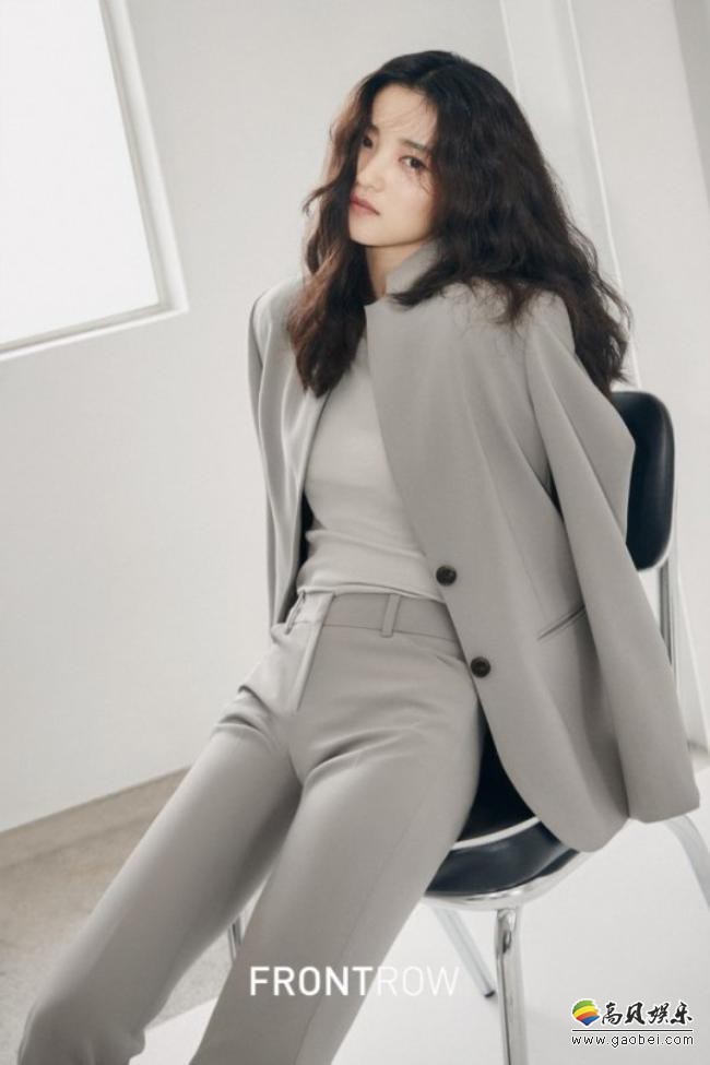 金泰梨近日拍摄一组杂志写真照：修身女式外套！展示优雅迷人的女性魅力