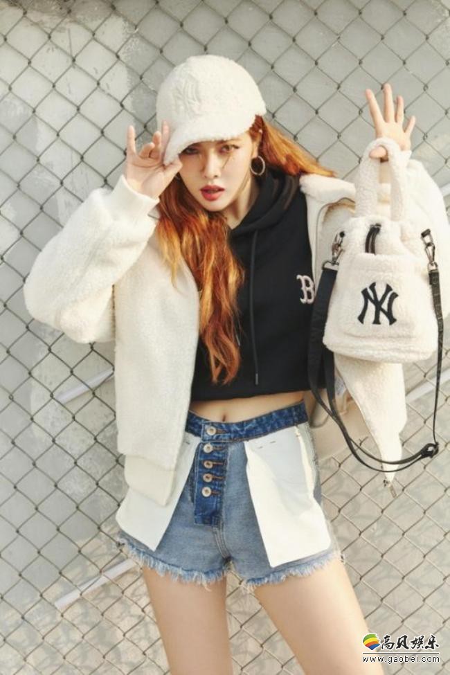 泫雅为她代言的服装品牌拍摄一组最新宣传照“小野马”嘻哈打扮魅力十足