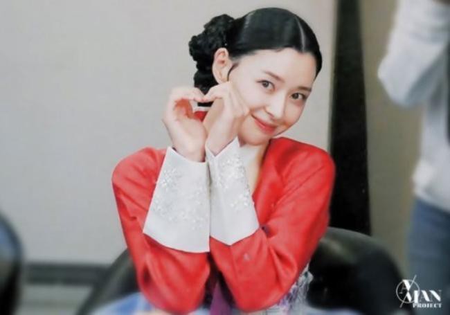 经纪公司近日公开权娜拉主演的《暗行御史》古装造型！将于本月21日开播