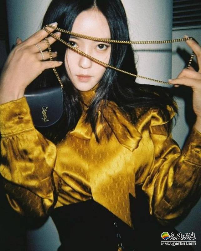 孝敏近日在SNS留言并发布一组近照，熟悉的时尚装扮吸引广大粉丝们目光