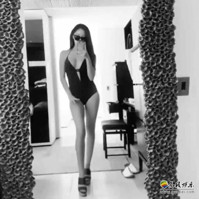 T-ara成员孝敏社交网站发布一组泳装自拍照，苗条火辣身材吸引人们目光