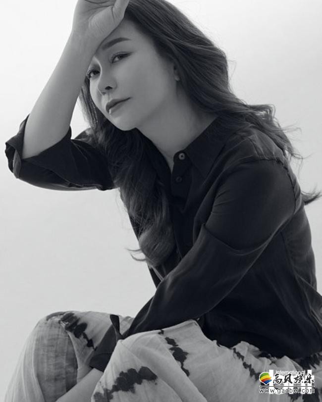 金智贤近日为某杂志最新一期拍摄了写真照，自身特有的成熟气质扑面而来