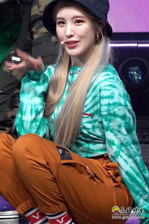 Weeekly 饭拍秀 拍摄日期：20210401【2合集 654 MB】