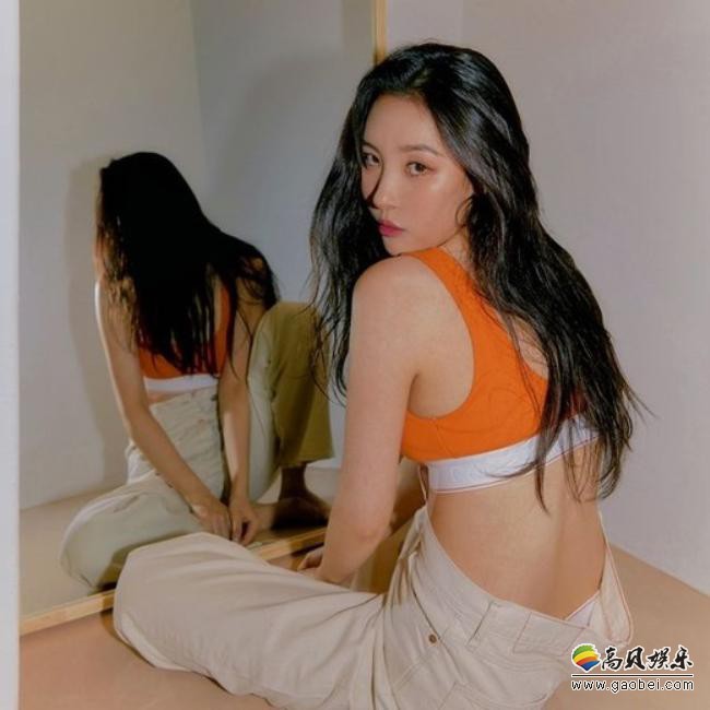 宣美近日发布一组近照，展示完美比例身材，专属无敌“背影杀”惊艳眼球