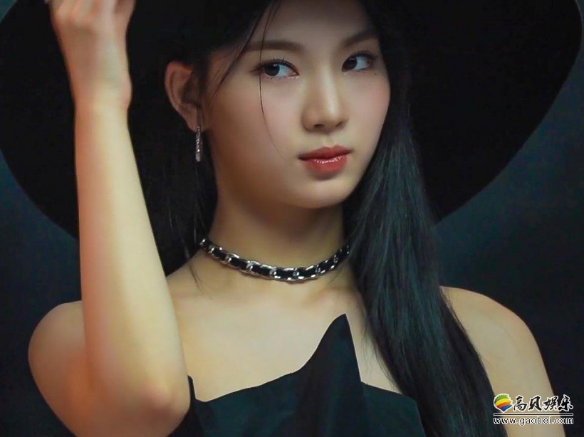 李彩英是哪个女子演唱组合成员？凭借怎样个人魅力，给人留下强烈冲击？