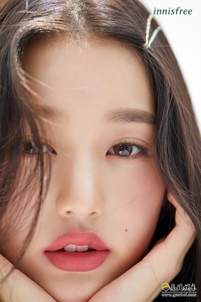 IZONE张员瑛为代言品牌拍摄最新宣传照，久违了的她依旧颜值与气质出众