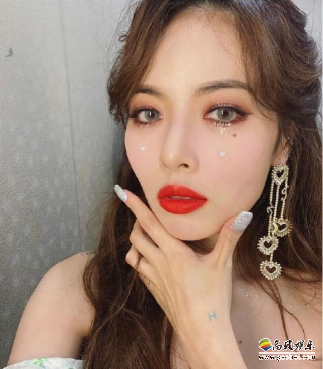 泫雅近日晒出MV拍摄花絮：透露在MV拍摄期间晕倒！还被救护车送去输液