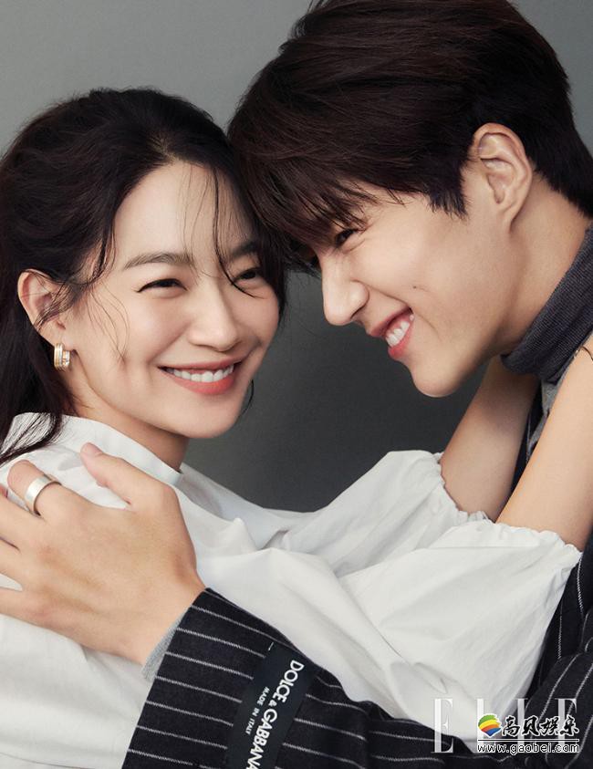 申敏儿与金宣虎为某杂志最新一期拍摄写真！两人出演的新剧将于月底开播