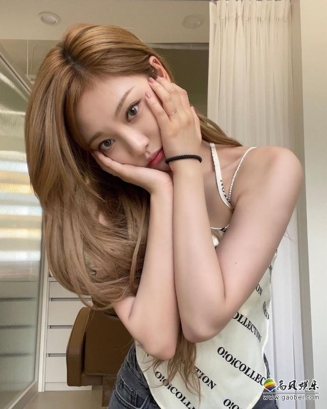 aespa成员Ningning(宁艺卓)公开新照：散发出迷人魅力！吸引所有人视线