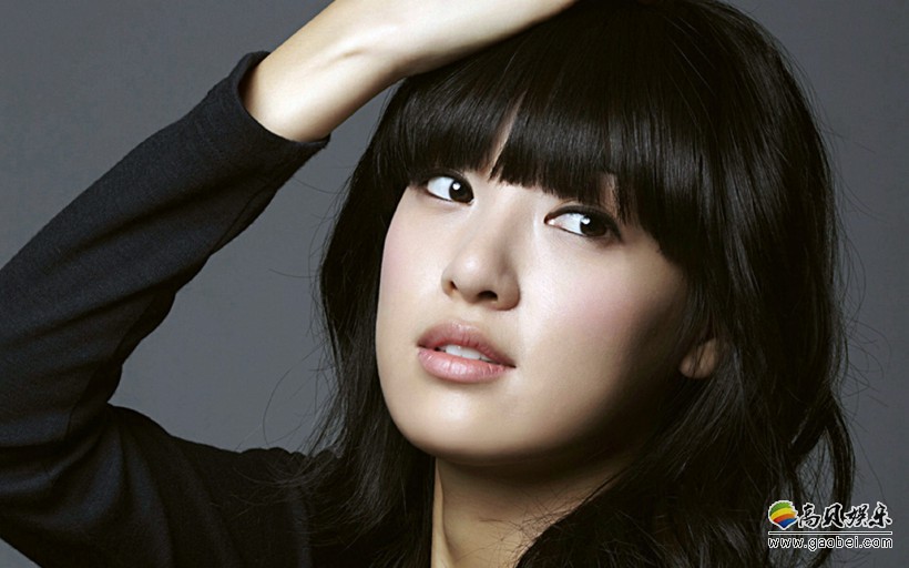 李珠妍演员身份出道客串出演哪部电影？她在哪年加入所属女团正式出道？