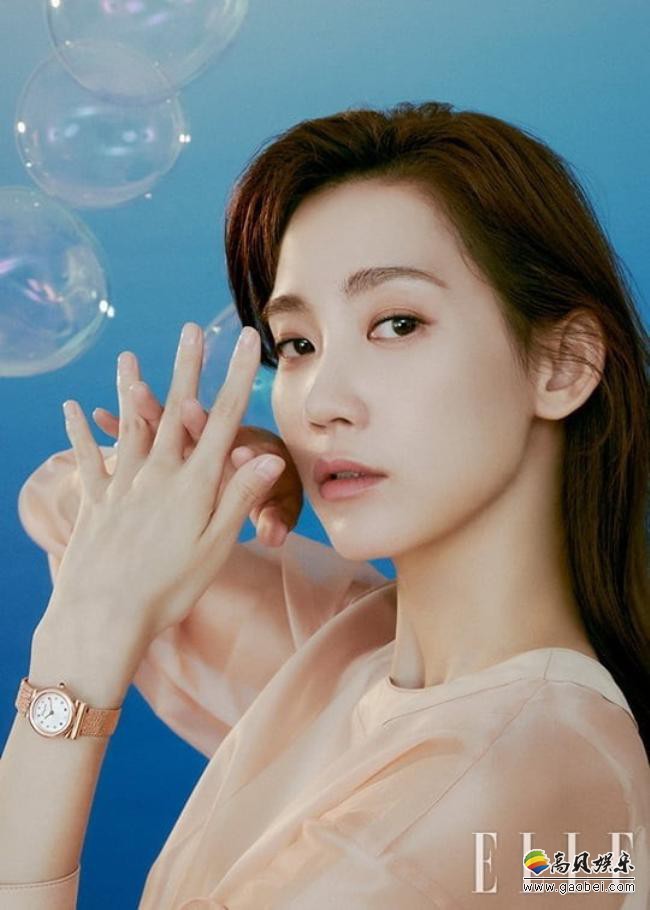 申贤彬近日为某杂志最新一期拍摄主题时装写真！携手宋仲基主演JTBC新剧