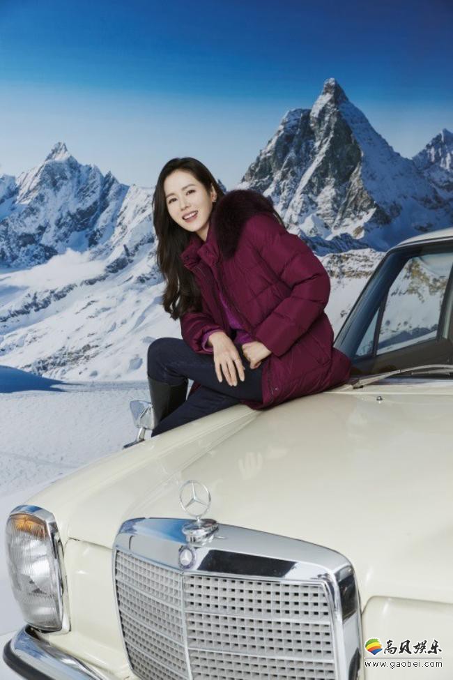 孙艺珍为代言休闲女装品牌拍摄秋冬季新品宣传照，普通装束散发别样魅力