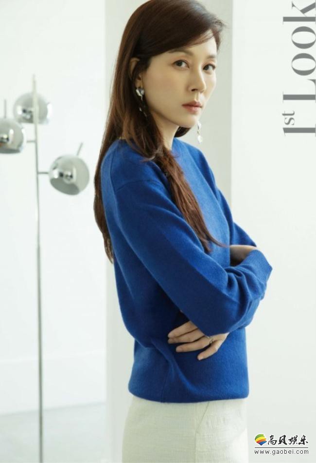 金荷娜近日为某杂志最新一期拍摄写真照，展示出非比寻常的成熟优雅魅力