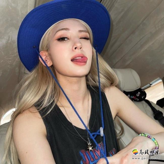 全昭弥近日在SNS发布一组近照，展示可爱迷人魅力，吸引了广大粉丝目光