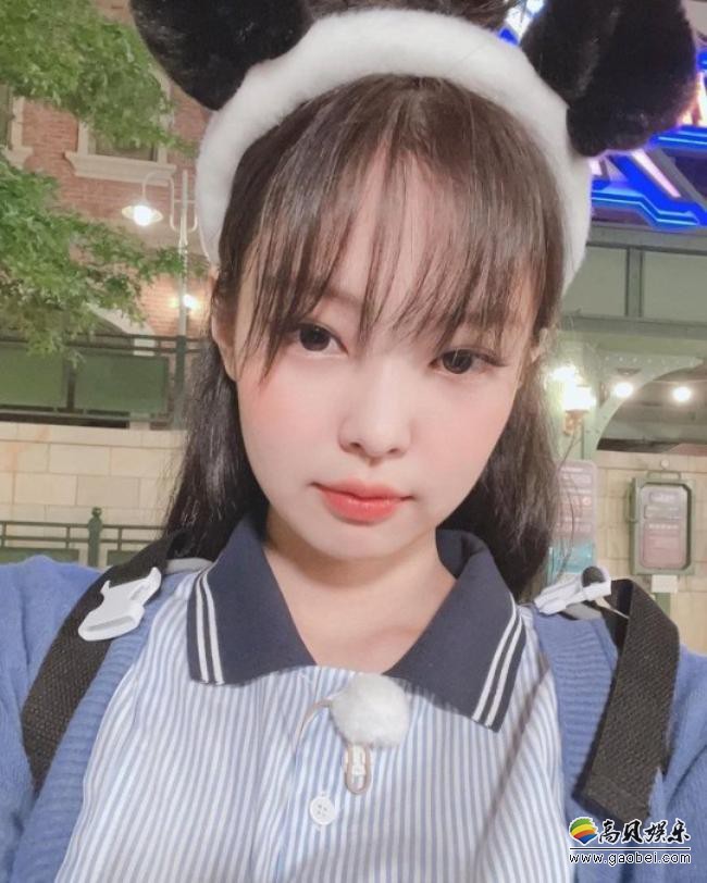 BLACKPINK成员JENNIE发布近照，尽展可爱迷人魅力，吸引广大粉丝目光